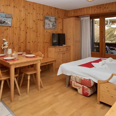 Eaux-vives 205 By Interhome *