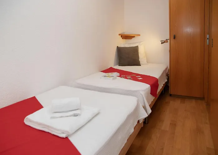 Eaux-vives 205 By Interhome *